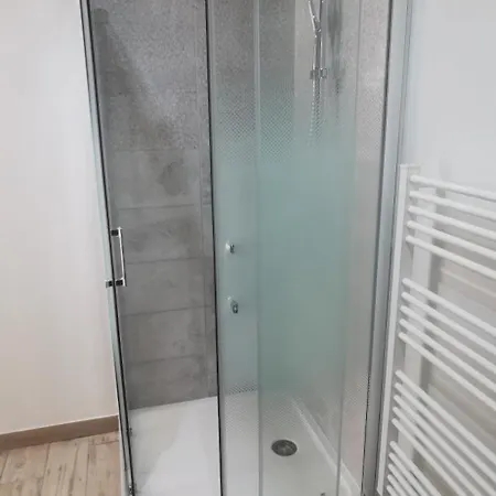 Entier 9 Personnes Apartment *